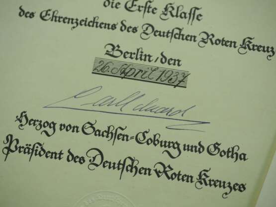 Ehrenzeichen des Deutschen Roten Kreuzes, 3. Modell (1937-1939), 1. Klasse Urkunde für einen Generaldirektor. - фото 2