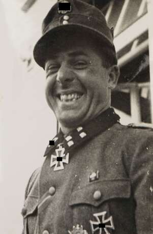 SS Ritterkreuzträger der 7. Freiwilligen Gebirgs Division "Prinz Eugen" Porträtaufnahme. - фото 1