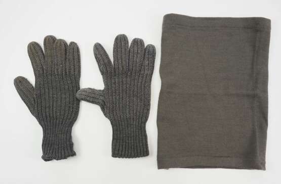 Wehrmacht: Paar Handschuhe und Schal. - photo 2