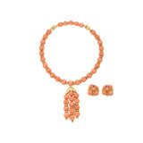 VAN CLEEF & ARPELS SET OF CORAL AND GOLD JEWELRY - фото 1