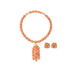 VAN CLEEF &amp; ARPELS SET OF CORAL AND GOLD JEWELRY
