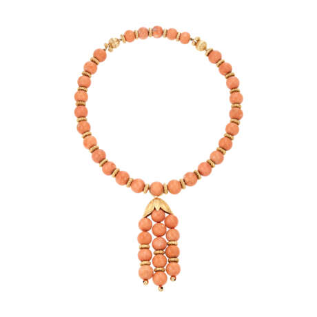 VAN CLEEF & ARPELS SET OF CORAL AND GOLD JEWELRY - Foto 4