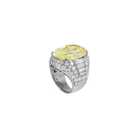 BULGARI COLORED DIAMOND AND DIAMOND `TROMBINO` RING - фото 4