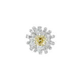 BULGARI COLORED DIAMOND AND DIAMOND BROOCH - Foto 1