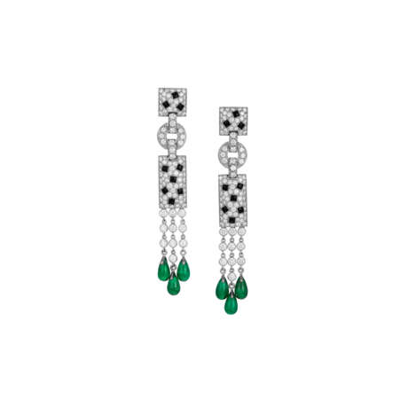 CARTIER DIAMOND, EMERALD AND ONYX `PANTH&#200;RE DE CARTIER` EARRINGS - фото 1