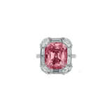 TIFFANY & CO. SPINEL AND DIAMOND RING - Foto 1