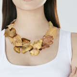 TIFFANY & CO. ANGELA CUMMINGS GOLD AND COPPER `LEAF` NECKLACE - photo 2