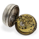 Taschenuhr: große englische Repoussé Doppelgehäuse-Spindeluhr mit Chatelaine, Leekey London, HM 1772 - photo 3