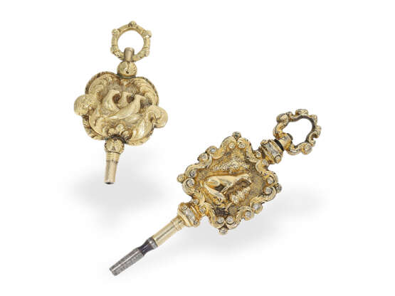 Uhrenschlüssel: 2 sehr seltene Spindeluhrenschlüssel mit Hochrelief, um 1800 - photo 1