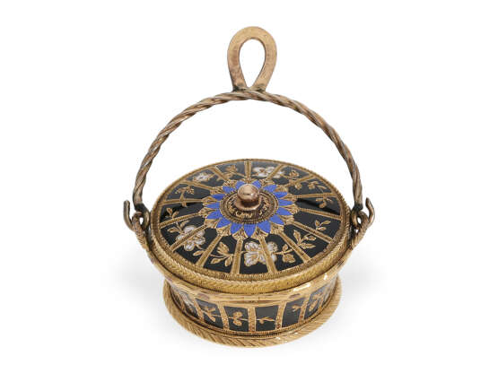 Anhängeuhr/Formuhr: extrem rare Gold/Emailleuhr in Form eines Korbes, Soret Geneve um 1810 - Foto 1