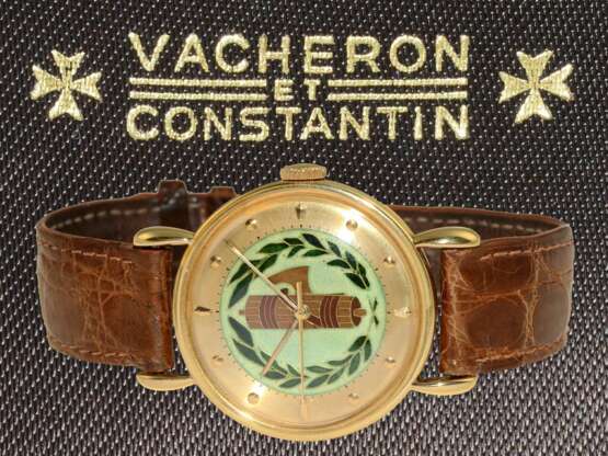 Armbanduhr: äußerst seltene Vacheron & Constantin Geneve Ref.4412 mit Cloisonné-Zifferblatt, 1951, mit Stammbuchauszug - Foto 1