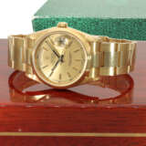 Armbanduhr: luxuriöse Rolex Day-Date REF. 18208, 18K Gold mit Oysterband, Fullset, LC100 - фото 1