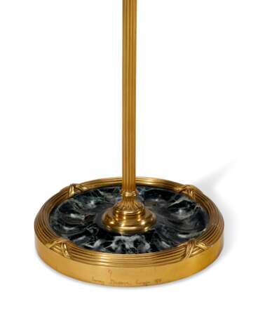 A FRENCH ORMOLU, PATINATED BRONZE AND VERDE ANTICO MARBLE UMBRELLA STAND - Foto 3