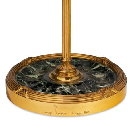 A FRENCH ORMOLU, PATINATED BRONZE AND VERDE ANTICO MARBLE UMBRELLA STAND - Foto 4