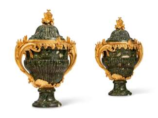 A PAIR OF FRENCH ORMOLU-MOUNTED VERDE ANTICO URNS AND COVERS