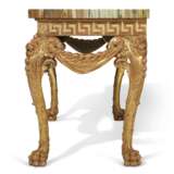 A GEORGE II STYLE GILTWOOD SIDE TABLE - Foto 2