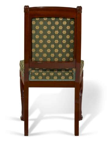 A SET OF SIXTEEN FRENCH MAHOGANY DINING CHAIRS - photo 9