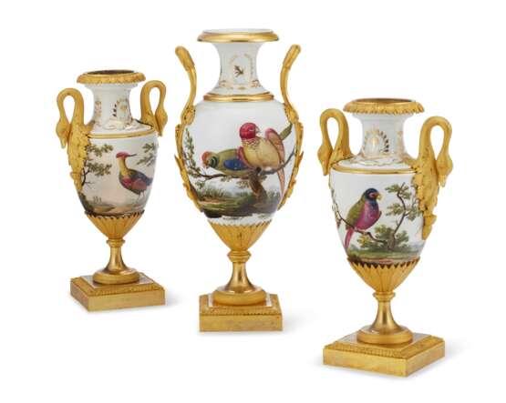 AN ASSEMBLED GARNITURE OF THREE ORMOLU-MOUNTED PARIS (LOCRE) PORCELAIN VASES - фото 1