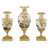 AN ASSEMBLED GARNITURE OF THREE ORMOLU-MOUNTED PARIS (LOCRE) PORCELAIN VASES - фото 3