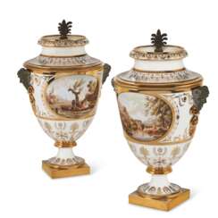 A PAIR OF PARIS (DIHL ET GUÉRHARD) PORCELAIN ICE PAILS, COVERS AND LINERS