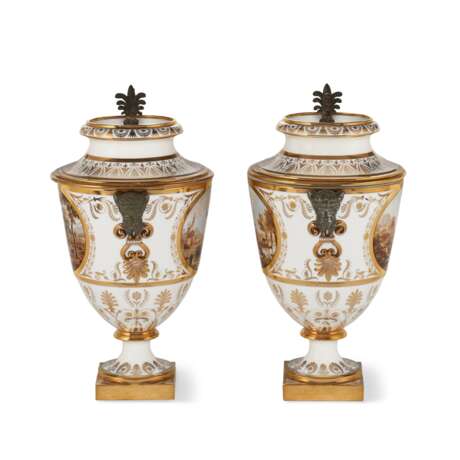 A PAIR OF PARIS (DIHL ET GUÉRHARD) PORCELAIN ICE PAILS, COVERS AND LINERS - Foto 3