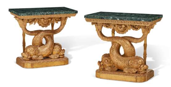 A MATCHED PAIR OF REGENCY GILTWOOD CONSOLE TABLES - Foto 1