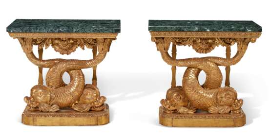 A MATCHED PAIR OF REGENCY GILTWOOD CONSOLE TABLES - Foto 2