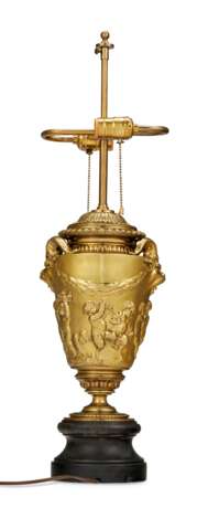 A GILT-METAL LAMP - Foto 3