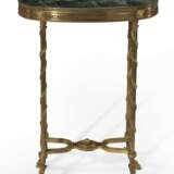 A FRENCH ORMOLU-MOUNTED AND GREEN MARBLE GUERIDON - Foto 2