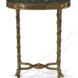 A FRENCH ORMOLU-MOUNTED AND GREEN MARBLE GUERIDON - фото 4
