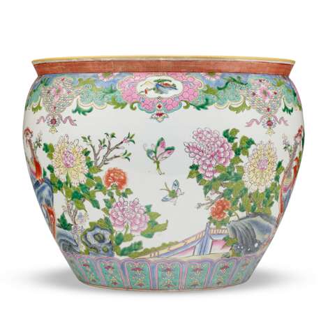 A CHINESE FAMILLE VERTE PORCELAIN JAR AND COVER AND JARDINIERE - photo 8