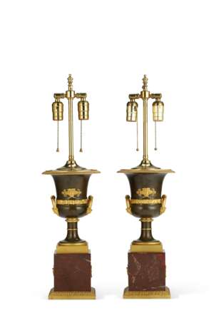 A PAIR OF FRENCH ORMOLU, PATINATED BRONZE AND ROUGE GRIOTTE MARBLE VASES, MOUNTED AS LAMPS - фото 5