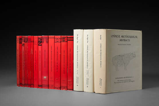 CHINESE ARCHAEOLOGY - A group of approximately 20 publications on Chinese archaeology. - photo 1