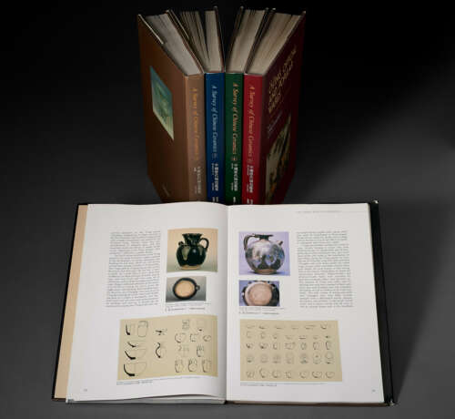 LIU, LIANG-YU - A set of 5 volumes of A Survey of Chinese Ceramics. - Foto 1