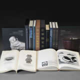 CHINESE CERAMICS - A group of approximately 97 publications on Chinese ceramics. - Foto 1