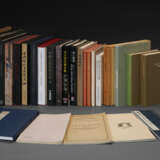 CHINESE SCHOLAR'S OBJECTS - A group of approximately 90 publications on Chinese scholar's objects. - Foto 1