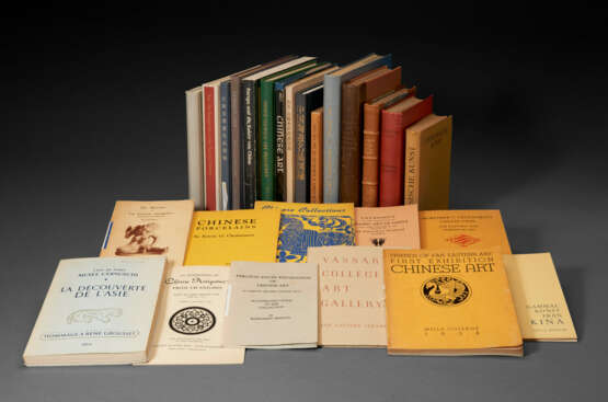 MUSUEM COLLECTIONS AND EXHIBITIONS - A group of approximately 141 publications on Museum collections and exhibitions. - photo 1
