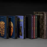 CHINESE WORKS OF ART - A group of approximately 23 publications on Chinese works of art. - Foto 1