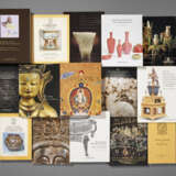 CHRISTIE'S AUCTION CATALOGUES OF CHINESE AND ASIAN ART - A group of approximately 790 Christie's auction catalogues of Chinese and Asian art, spanning from 1974. - фото 1