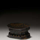 A RUSSET-PAINTED BLACK-GLAZED PILLOW - photo 4