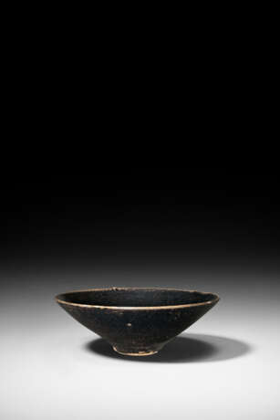 A JIZHOU LEAF-DECORATED TEA BOWL - фото 2