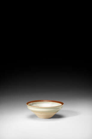 A BAISHE `MOON AND PRUNUS’ CONICAL TEA BOWL - Foto 3