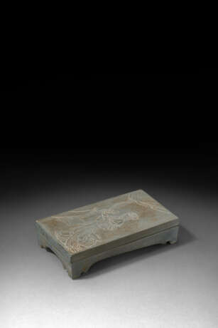 A SHE RECTANGULAR INKSTONE AND COVER - Foto 1