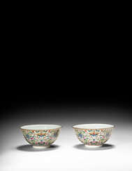 A PAIR OF FAMILLE-ROSE BOWLS