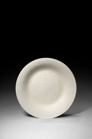 AN INCISED WHITE-GLAZED SOFT-PASTE `TWIN FISH` DISH - photo 1
