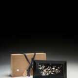 A MOTHER-OF-PEARL-INLAID BLACK LACQUER RECTANGULAR TRAY - Foto 4