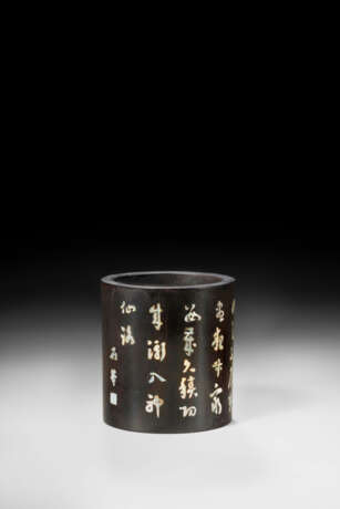 A MOTHER-OF-PEARL-INLAID ZITAN BRUSH POT - фото 3