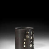 A MOTHER-OF-PEARL-INLAID ZITAN BRUSH POT - фото 4