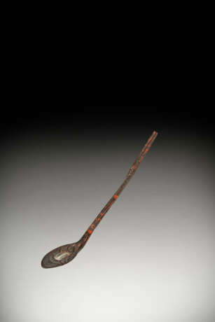 A RARE CRYSTAL-INLAID RED AND BLACK LACQUERED RITUAL SPOON, BI - photo 1