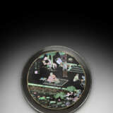 A FINELY DECORATED LAC BURGAUT&#201; CIRCULAR BOX AND COVER - photo 2